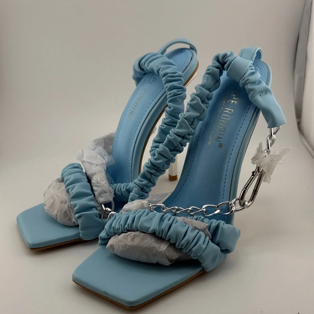 Cape Robbin Imogen Heel with Chain - Picture 5 of 6